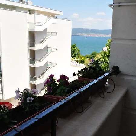 Apartment St. George